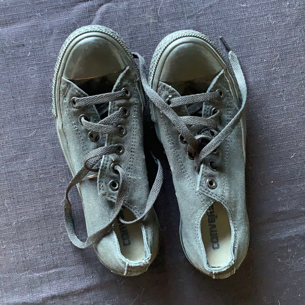 Black converse sneakers